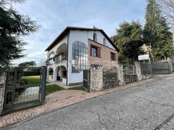 casa indipendente in vendita a Varese