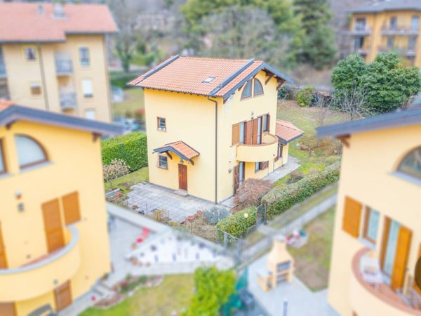 casa indipendente in vendita a Varese in zona Masnago