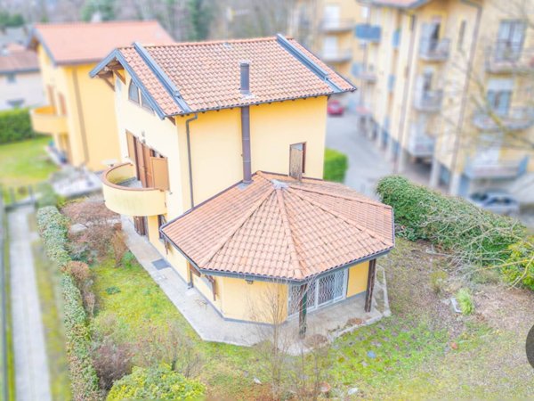 casa indipendente in vendita a Varese in zona Masnago
