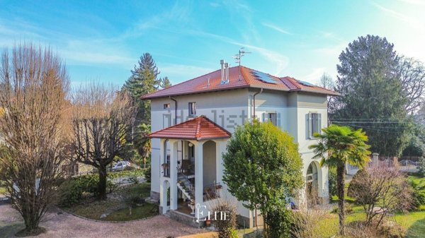 casa indipendente in vendita a Varese in zona Viale Aguggiari