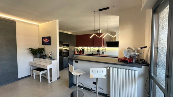 appartamento in vendita a Varese in zona Brunella