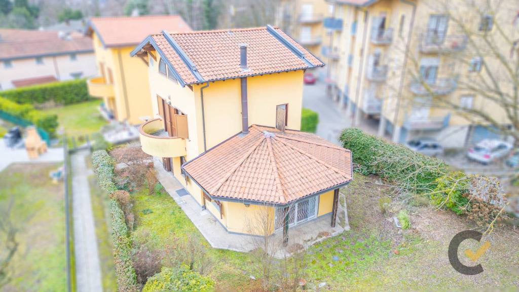 casa indipendente in vendita a Varese in zona Masnago