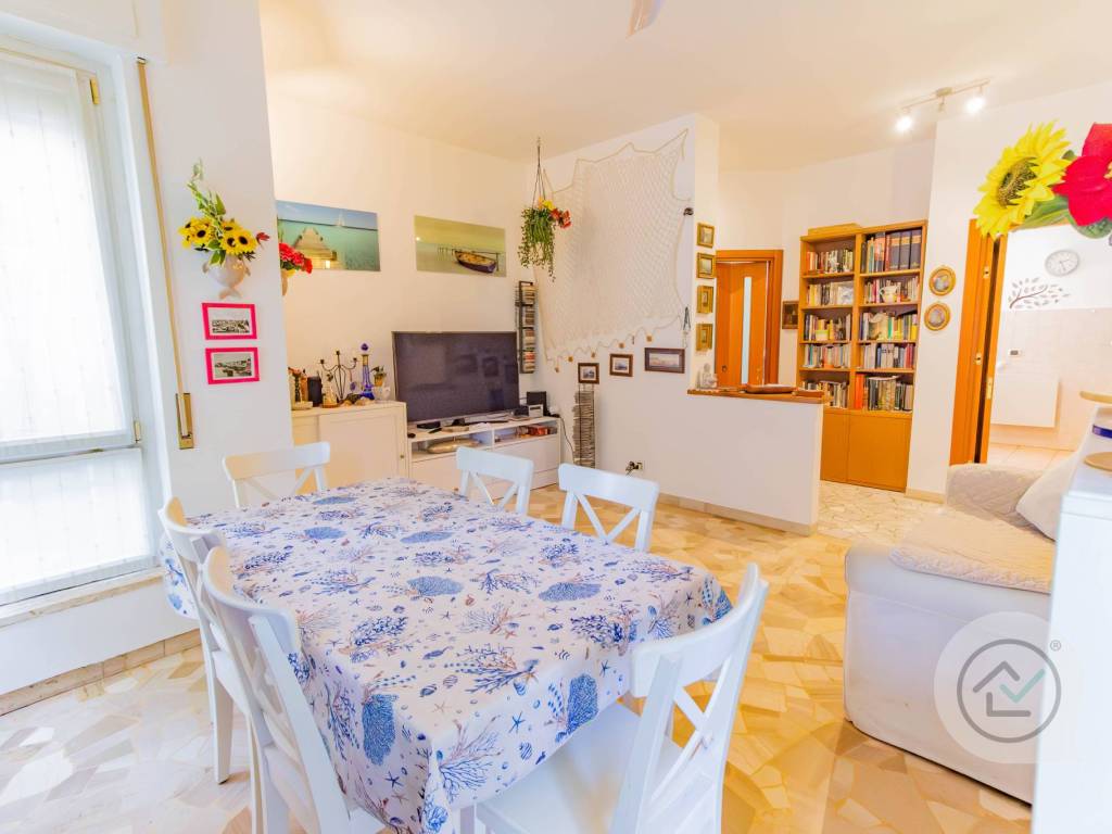 appartamento in vendita a Varese in zona Brunella