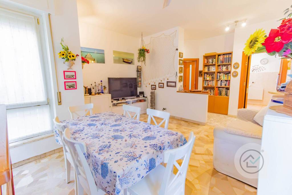 appartamento in vendita a Varese in zona Brunella