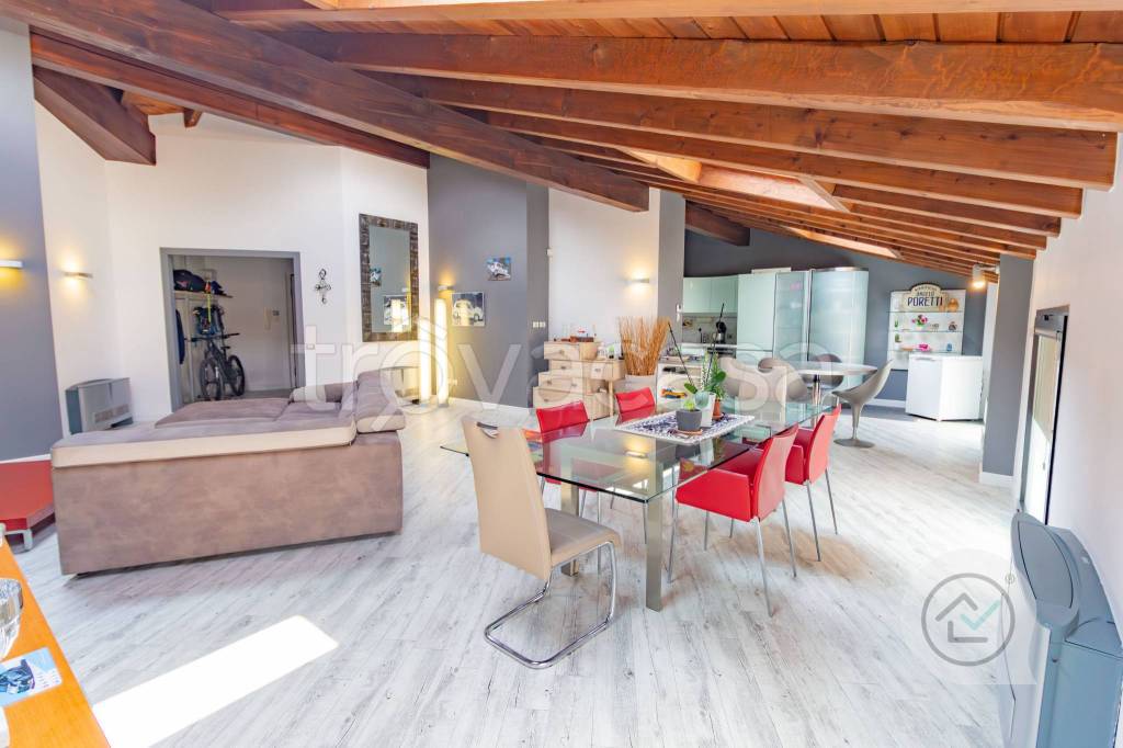 appartamento in vendita a Varese in zona Centro Città