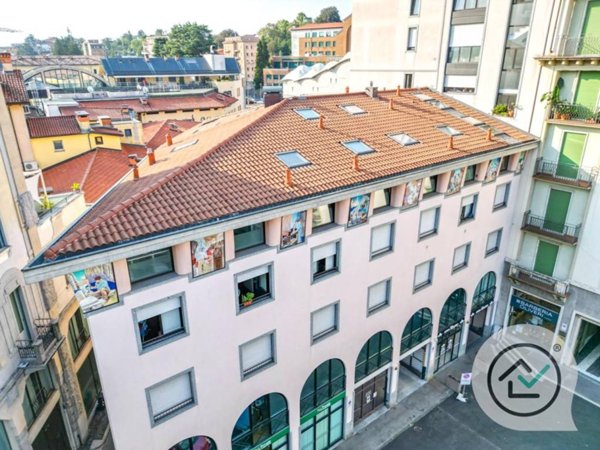 appartamento in vendita a Varese in zona Centro Città