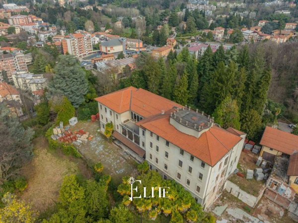 casa indipendente in vendita a Varese in zona Casbeno