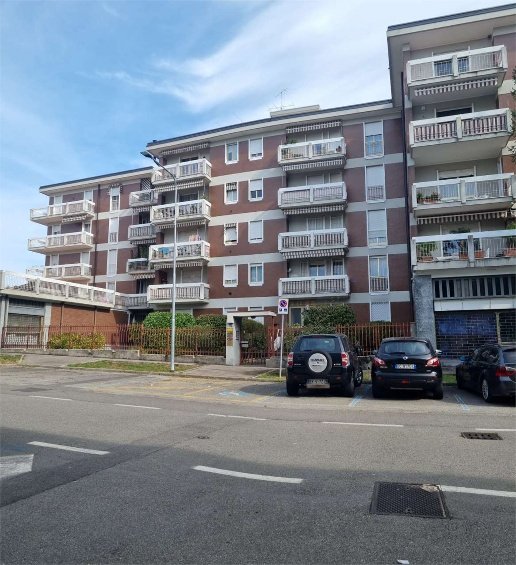 appartamento in vendita a Varese in zona Biumo