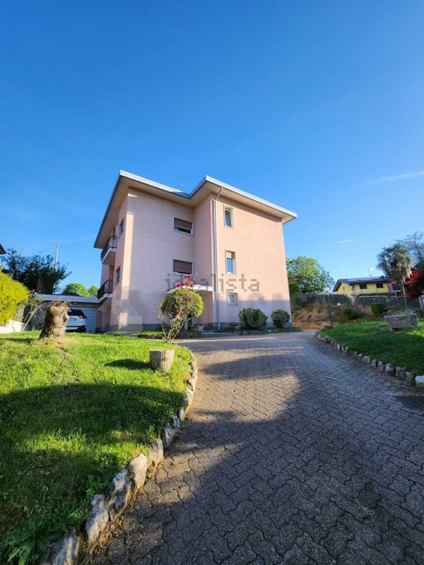 appartamento in vendita a Varese in zona Brunella