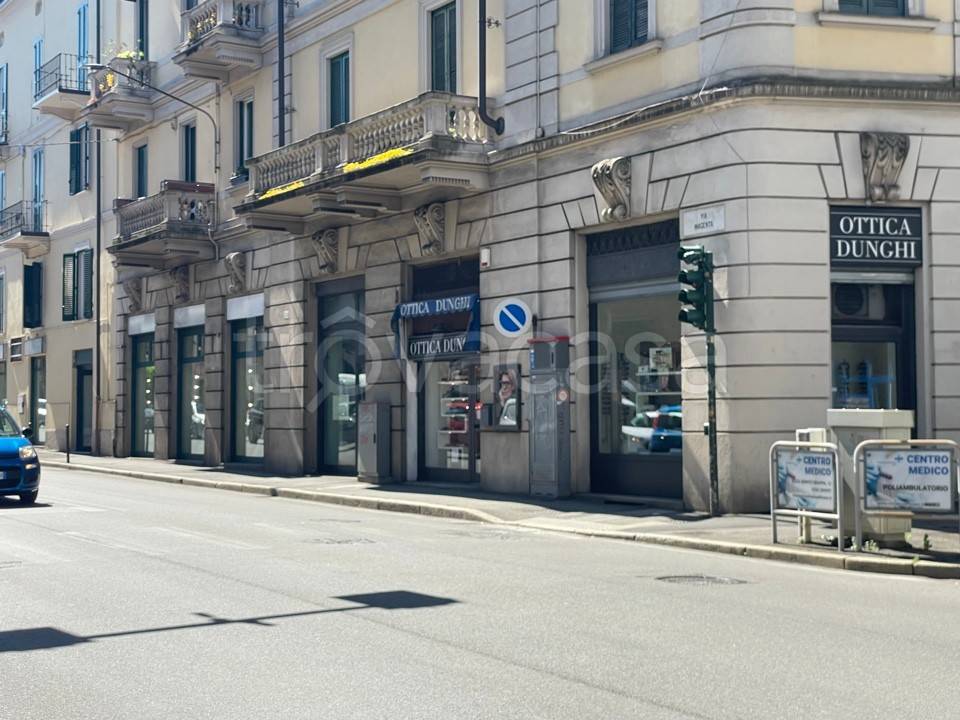 negozio in vendita a Varese in zona Bosto