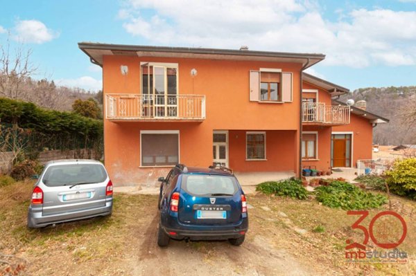 appartamento in vendita a Varese in zona Santa Maria del Monte