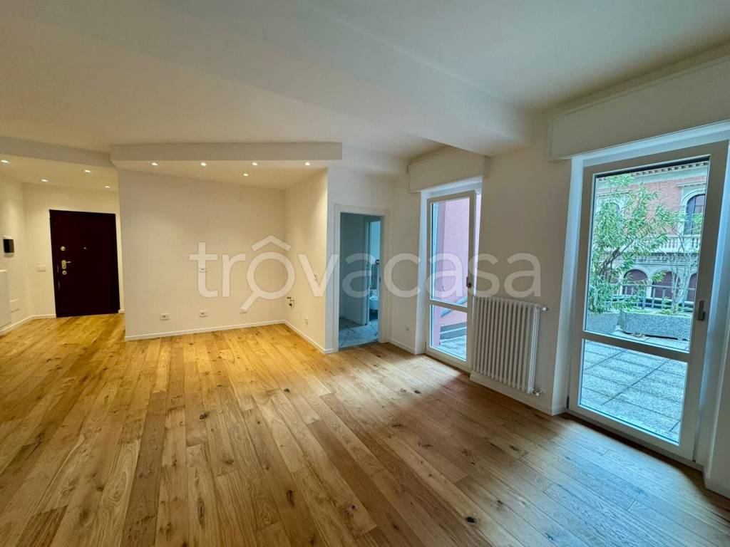 appartamento in vendita a Varese in zona Centro Città