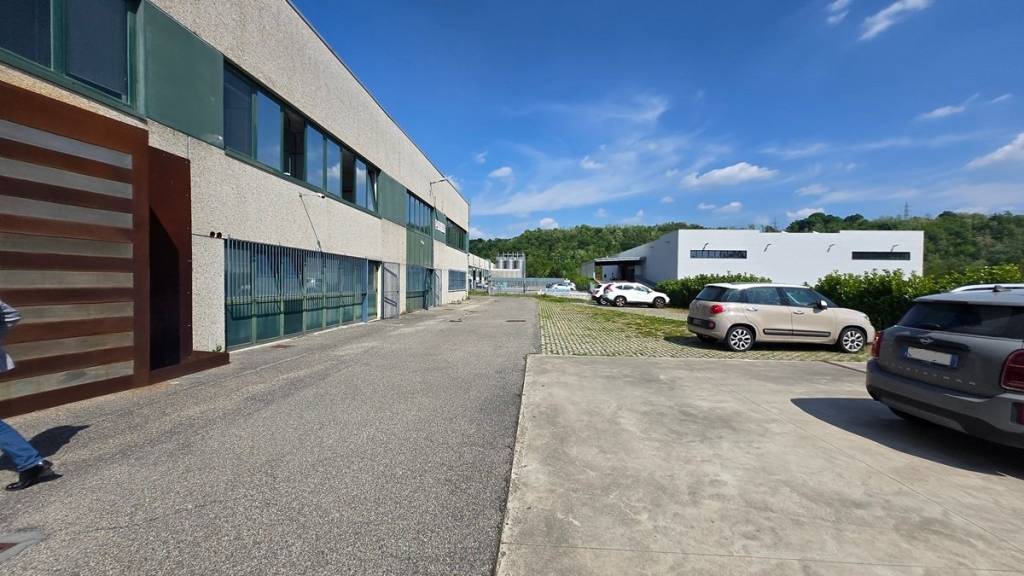 capannone in vendita a Varese in zona Viale Belforte