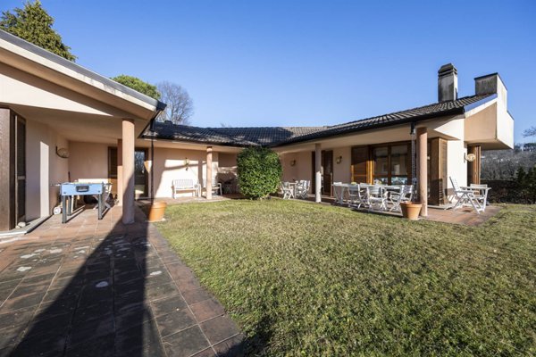 casa indipendente in vendita a Varese in zona Masnago