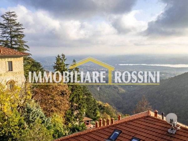 appartamento in vendita a Varese in zona Avigno
