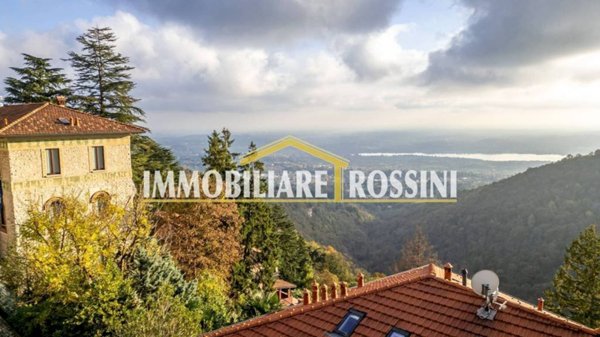 appartamento in vendita a Varese in zona Santa Maria del Monte