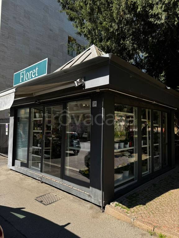 negozio in vendita a Varese in zona Biumo