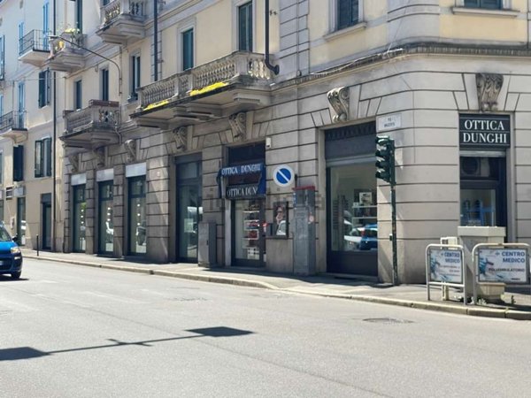 locale commerciale in vendita a Varese