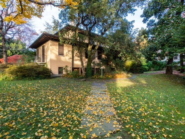 casa indipendente in vendita a Varese in zona Biumo