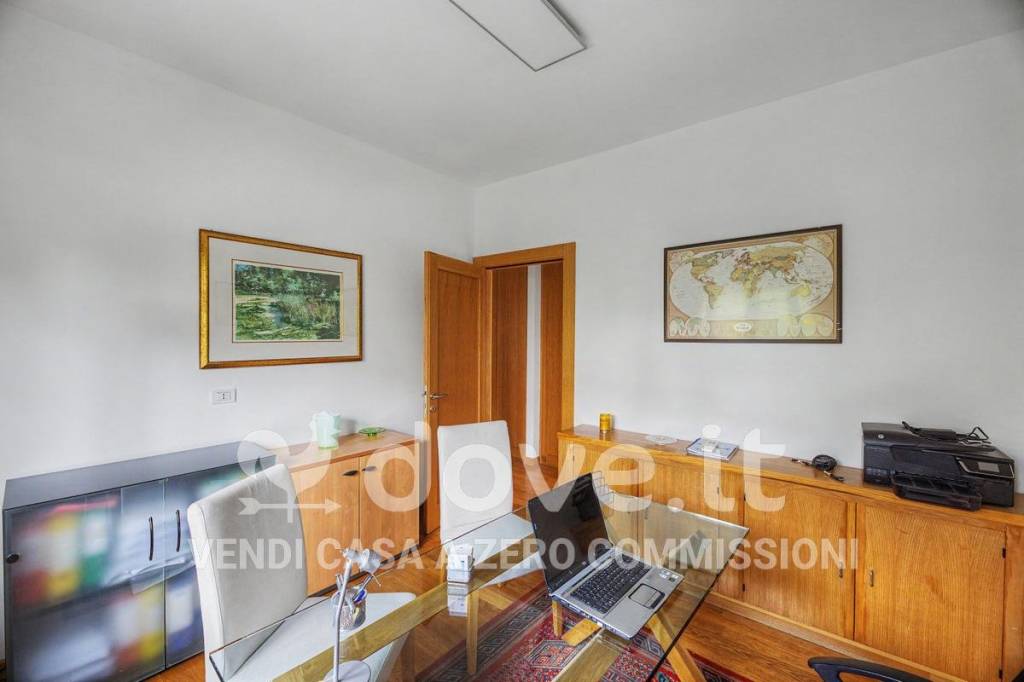 appartamento in vendita a Varese in zona Casbeno