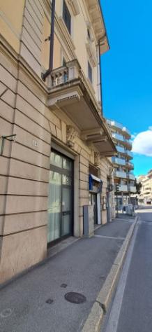 negozio in vendita a Varese in zona Centro Città