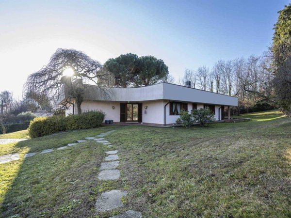 casa indipendente in vendita a Varese in zona Masnago