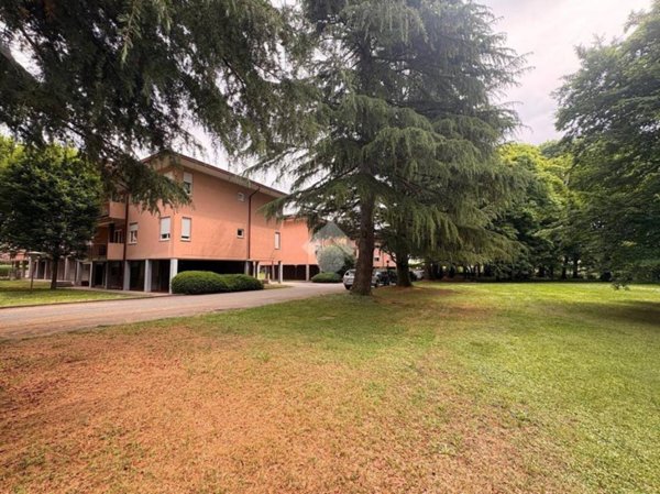 appartamento in vendita a Varese in zona Bizzozero