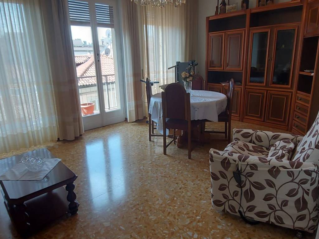 appartamento in vendita a Varese in zona Biumo