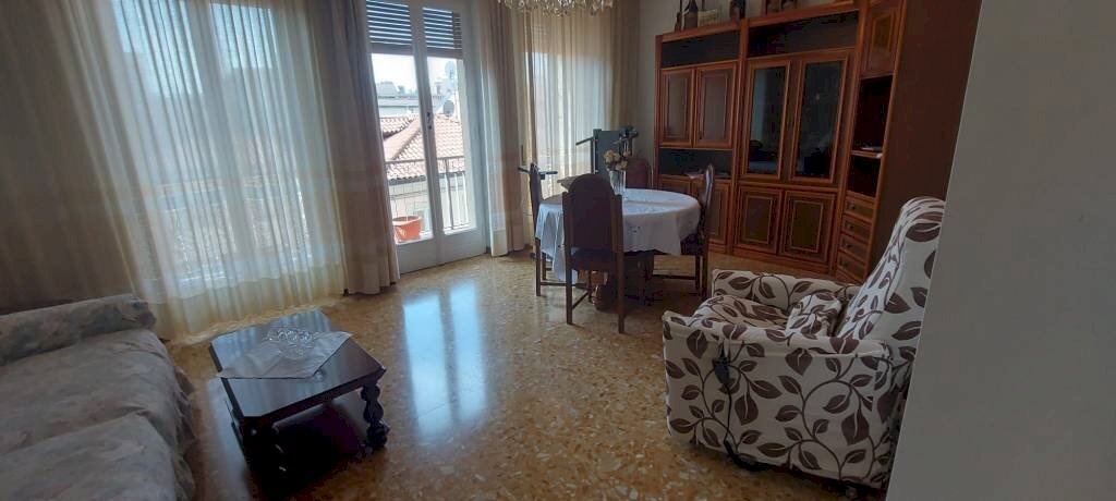 appartamento in vendita a Varese in zona Centro Città