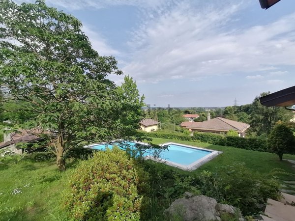casa indipendente in vendita a Varese in zona Giubiano