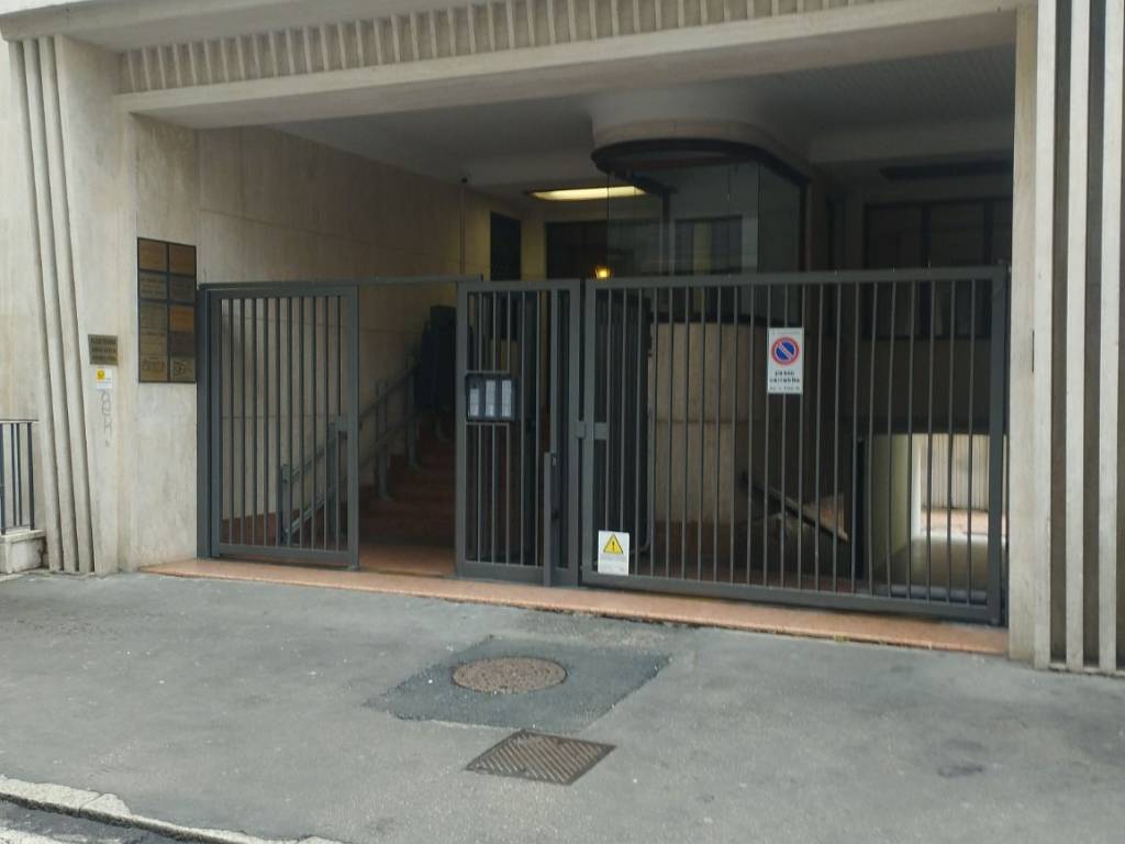 appartamento in vendita a Varese in zona Biumo