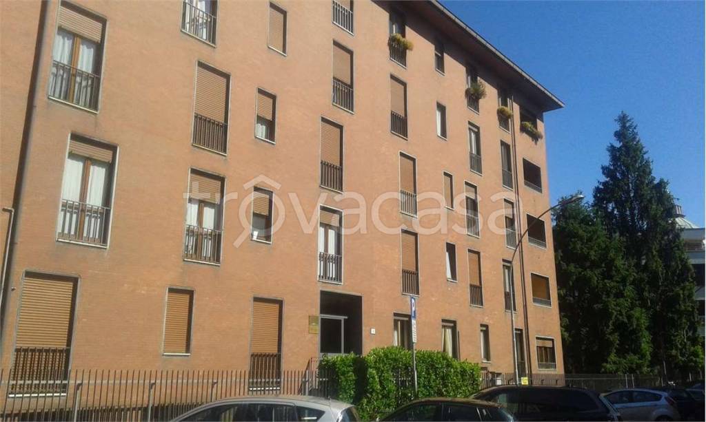 appartamento in vendita a Varese in zona Brunella