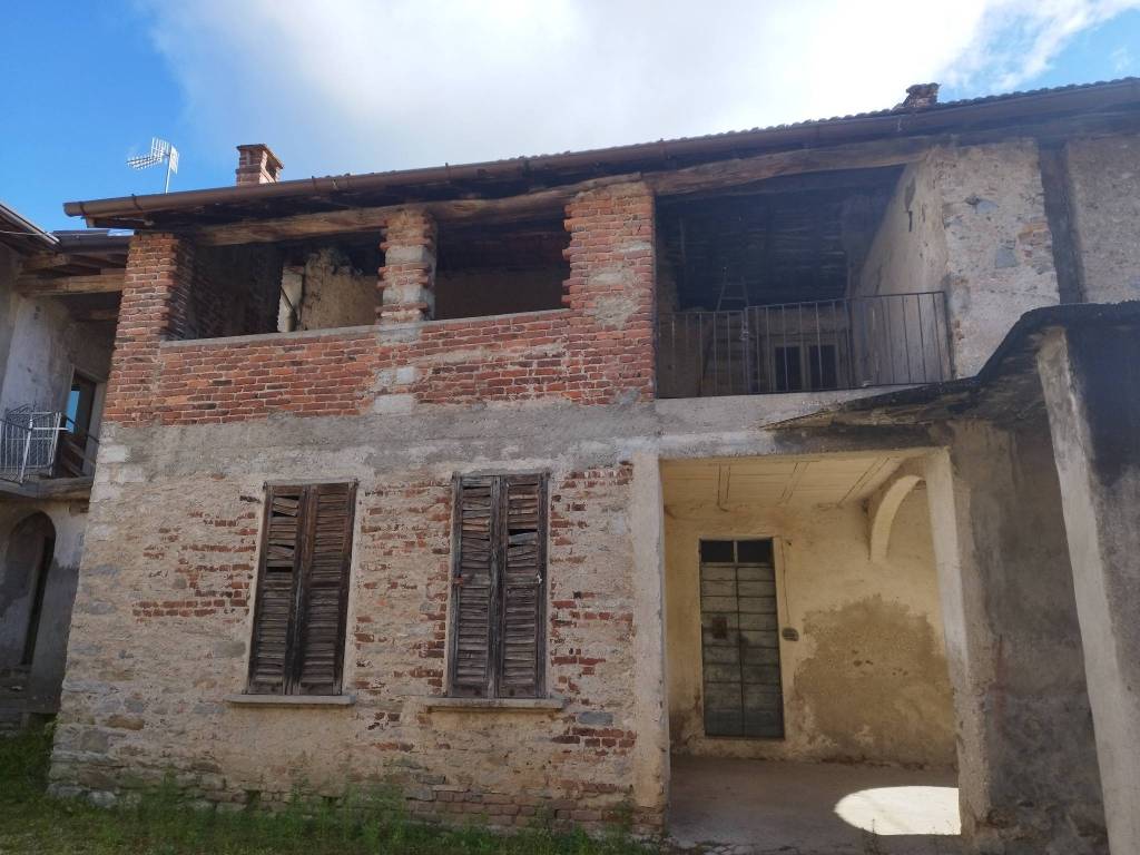 casa indipendente in vendita a Varese in zona Cartabbia