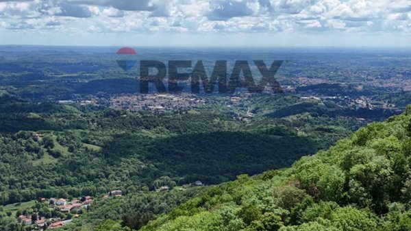 negozio in vendita a Varese in zona Santa Maria del Monte