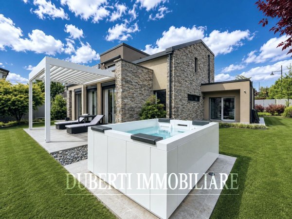 casa indipendente in vendita a Varese in zona Bobbiate