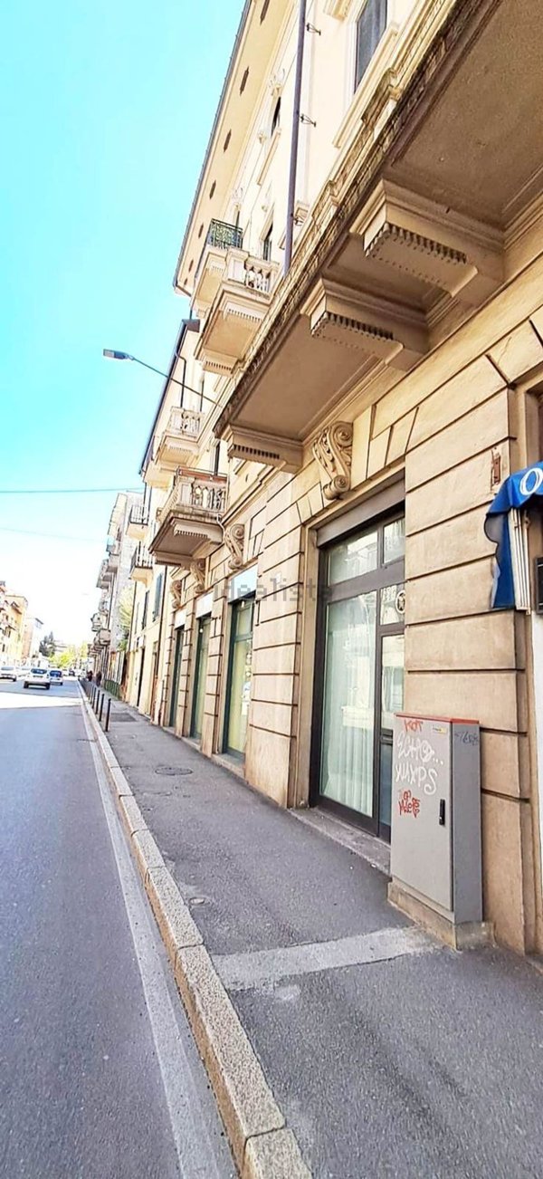 locale commerciale in vendita a Varese in zona Giubiano