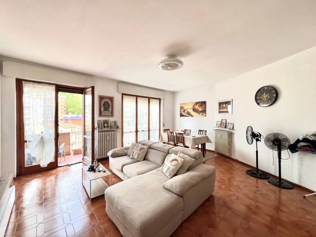 appartamento in vendita a Varese in zona Biumo