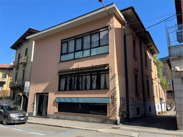 negozio in vendita a Varese in zona Centro Città