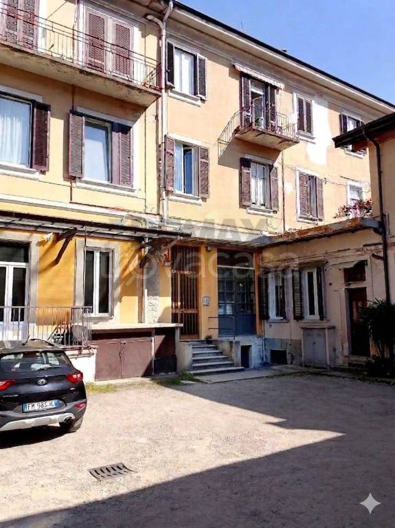 appartamento in vendita a Varese in zona Biumo