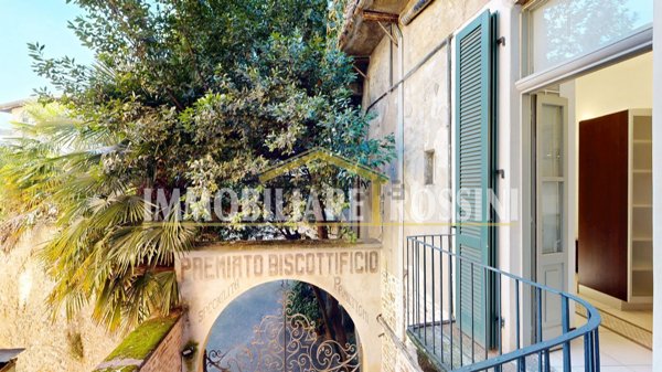 appartamento in vendita a Varese in zona Biumo