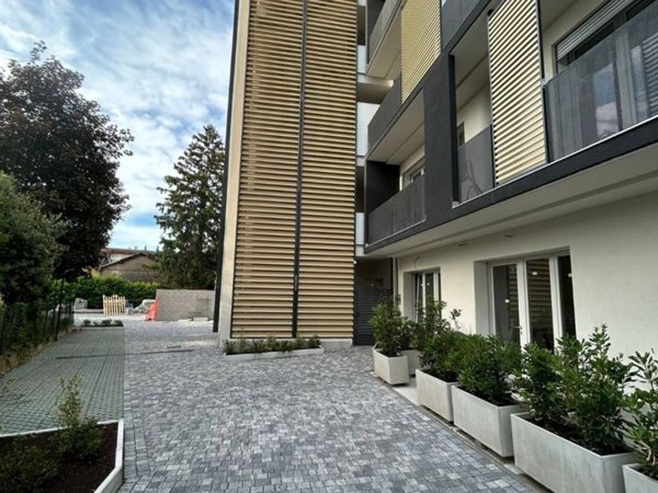 intera palazzina in vendita a Varese in zona Giubiano