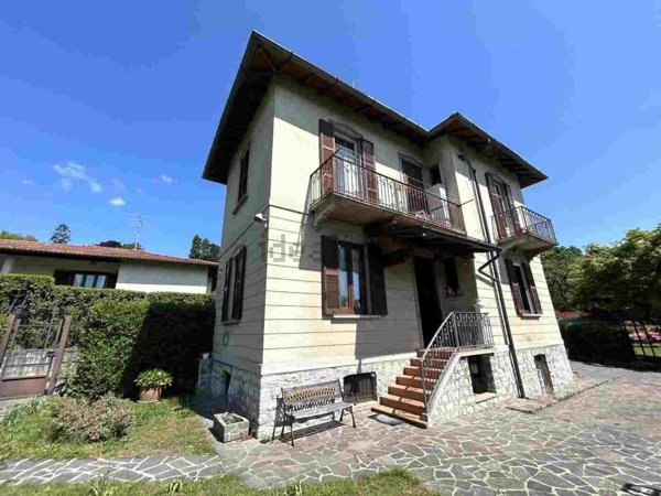 casa indipendente in vendita a Varese in zona Velate