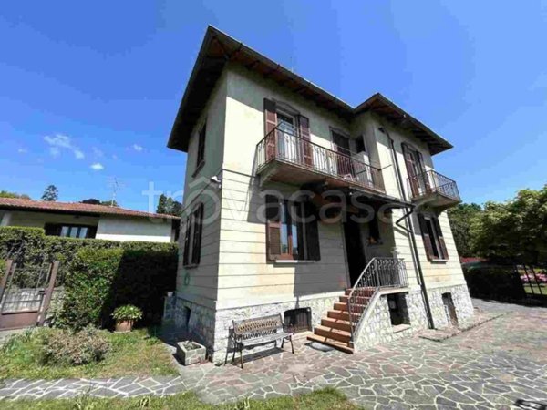 casa indipendente in vendita a Varese in zona Velate