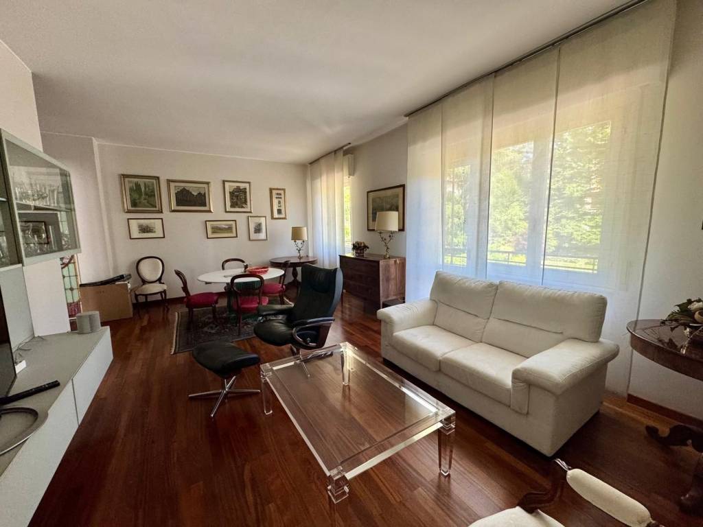 appartamento in vendita a Varese in zona Biumo