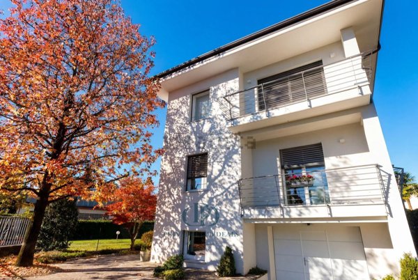 casa indipendente in vendita a Varese in zona Centro Città