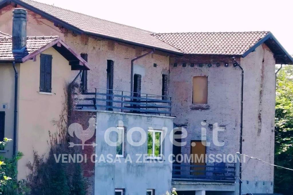 appartamento in vendita a Varese in zona Giubiano