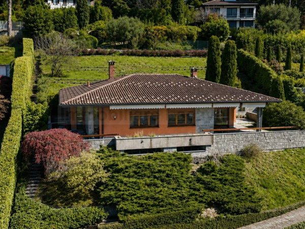 casa indipendente in vendita a Varese in zona Viale Europa