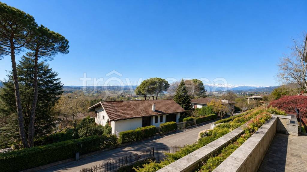 casa indipendente in vendita a Varese in zona Viale Europa