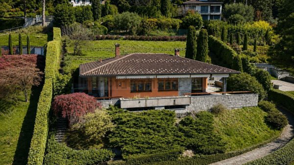 casa indipendente in vendita a Varese