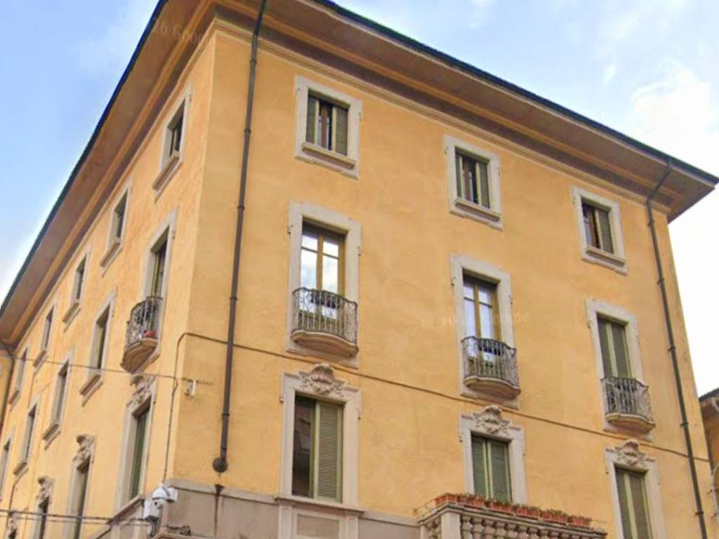 appartamento in vendita a Varese in zona Biumo